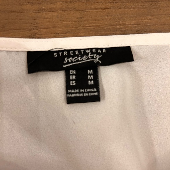 ***WOMEN BLOUSE*** - Picture 2 of 2